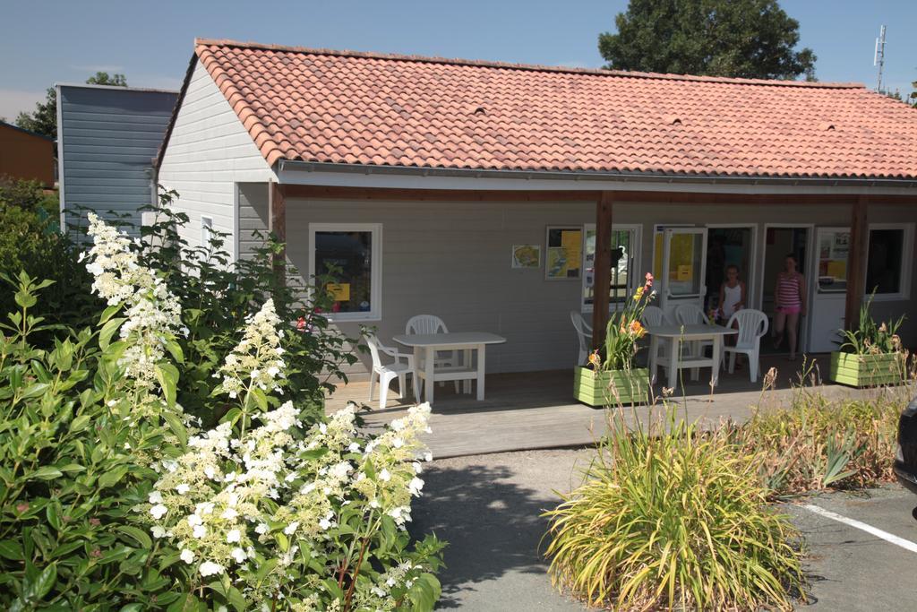 Saint-Valérien 如里尔斯营地旅馆酒店 外观 照片